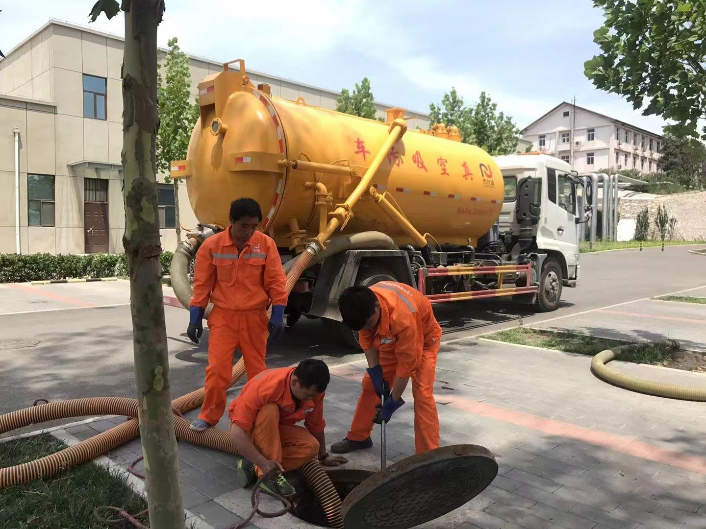 石楼化粪池清理与5-8吨吸粪车施工效率分析